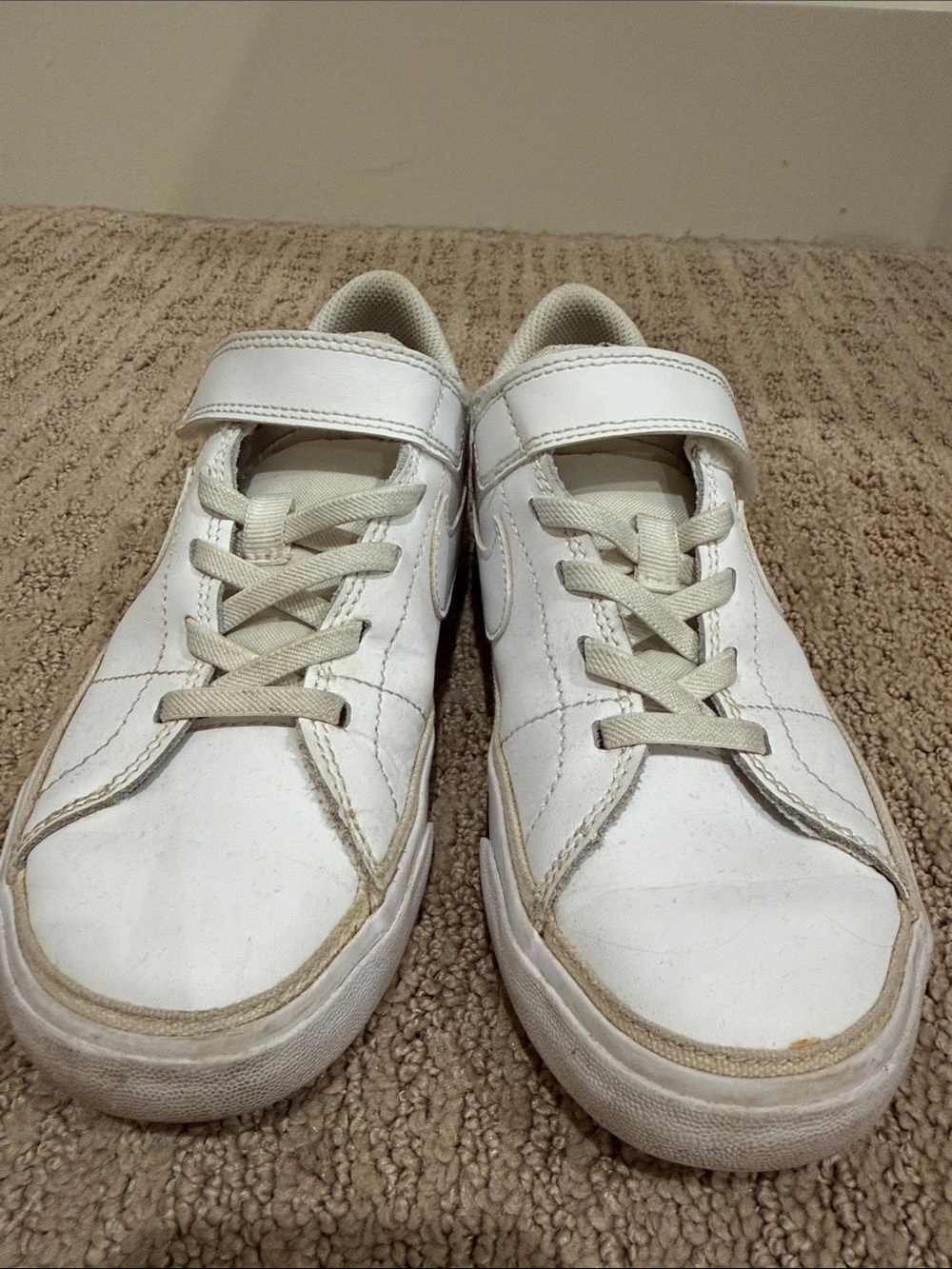 Nike Court Legacy: White Leather Sneakers with Velcro Strap